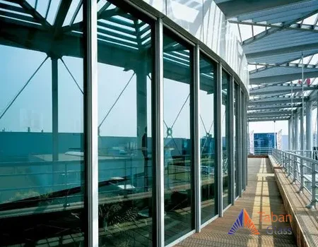 شیشه رفلکس یکی از شیشه های ساختمانی