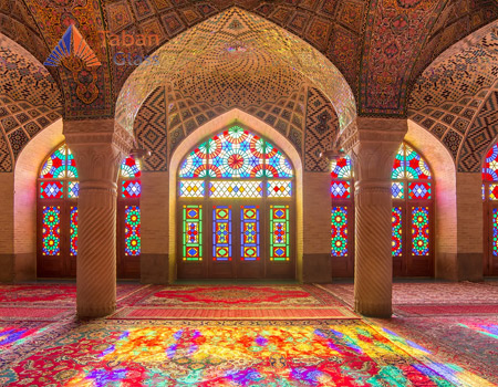 شیشه رنگی یکی از شیشه های ساختمانی