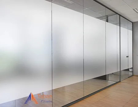 شیشه مات یکی از شیشه های ساختمانی