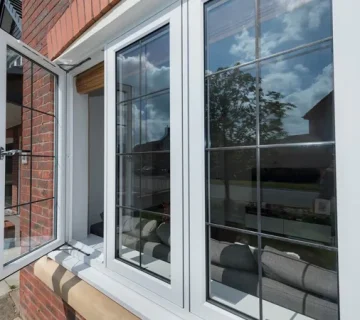 شیشه دوجداره چیست؟ انواع، مزایا، معایب و کاربردهای شیشه